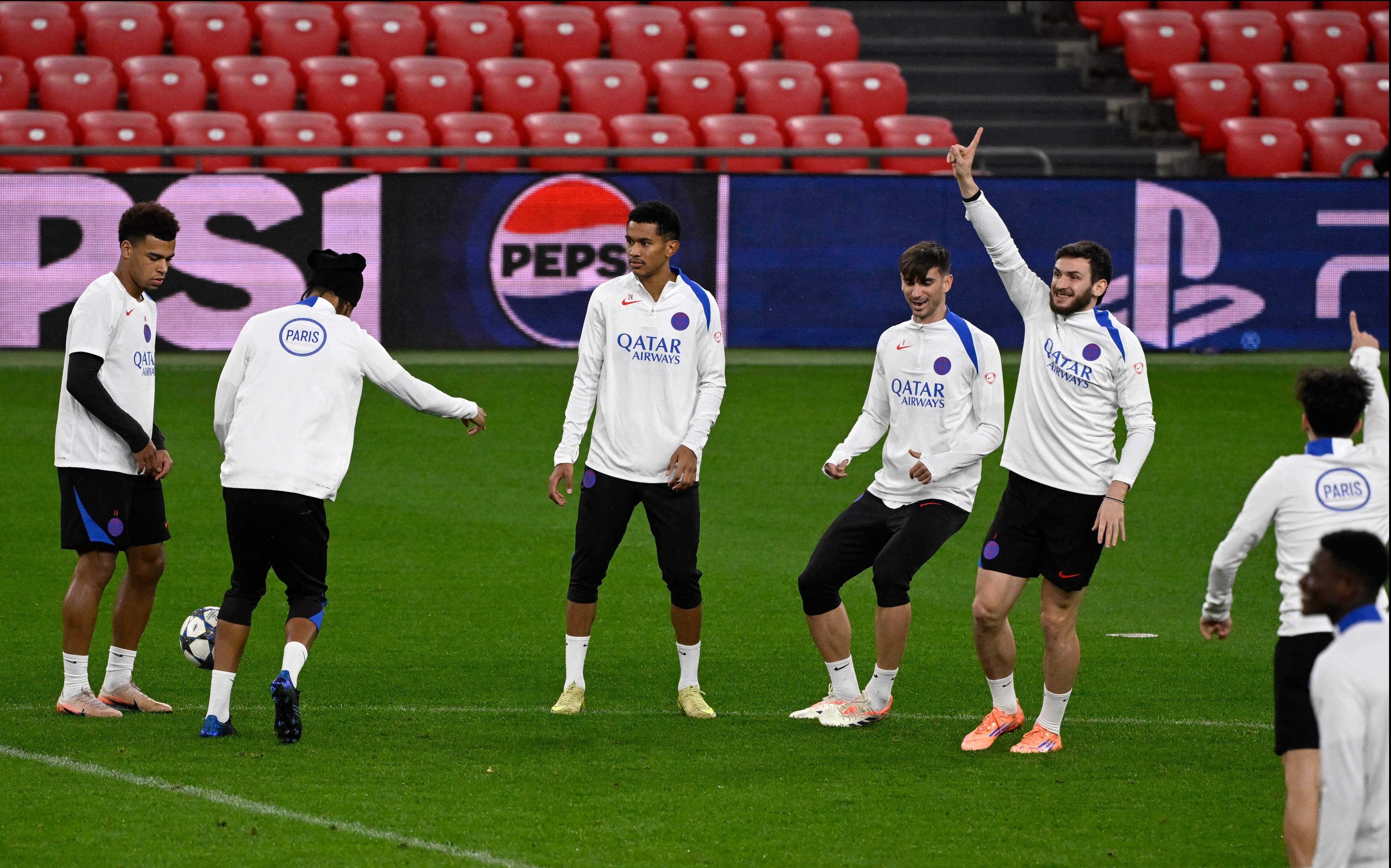 欧冠赛程吃紧，巴黎圣日耳曼今晚主帅复盘，震撼外界，更衣室氛围转暖的简单介绍